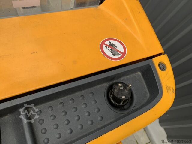 High Lift stacker Jungheinrich EJC112