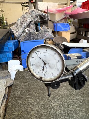 Granite surface plate including height gauge Granite Measuring Plate with Dial Gauge