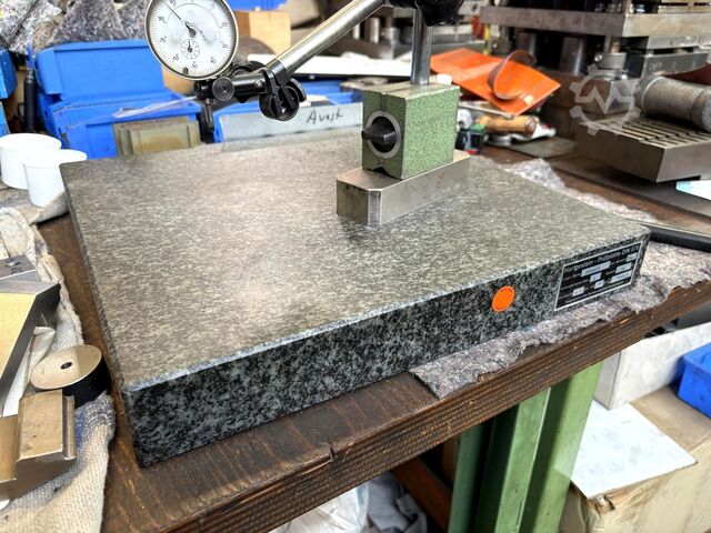 Granite surface plate including height gauge Granite Measuring Plate with Dial Gauge