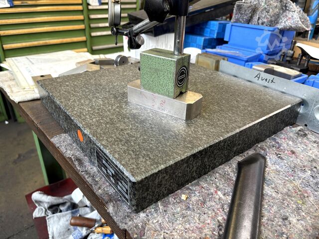 Granite surface plate including height gauge Granite Measuring Plate with Dial Gauge