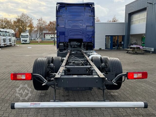 Chassis with cab Volvo FH 460 6x2 Globetrotter XL WB 4.90mtr