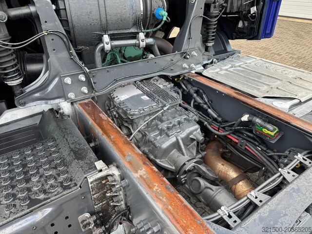 Chassis with cab Volvo FH 460 6x2 Globetrotter XL WB 4.90mtr