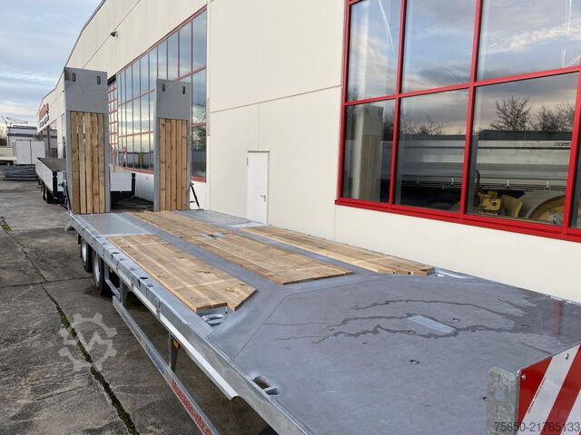 Low loader trailer Möslein T 3-9,20 F Blatt  3 Achs Tieflader mit gerader Ladefläche 9 m, Neufahrzeug