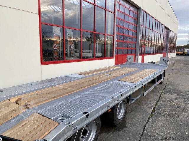 Low loader trailer Möslein T 3-9,20 F Blatt  3 Achs Tieflader mit gerader Ladefläche 9 m, Neufahrzeug