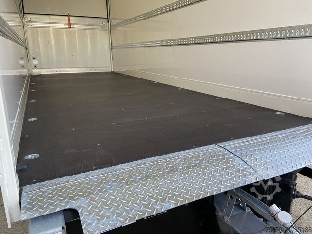 Box trailer Möslein TK0105D-L Weiß  Tandem Koffer, Ladebordwand 1,5 t + DurchladbarNeufahrzeug --