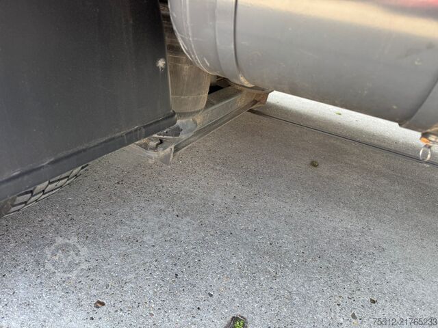 Suitcase DAF LF 210 / Tail Lift / 333.000..KM!! / NL truck