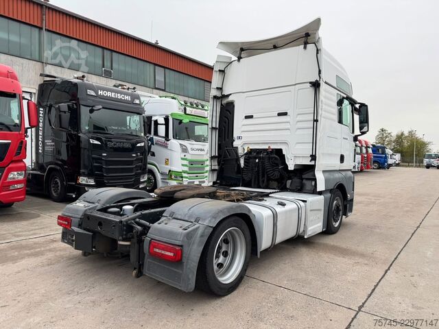 Volume tractor unit MAN TGX 18.500 XXL * RETARDER * STANDKLIMA * VER. SA