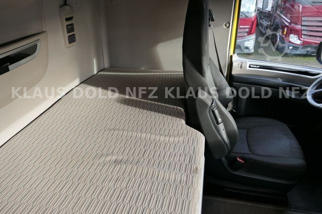 Standard tractor unit DAF XF 530 Retarder Standklima XL-Tank Navi Euro 6