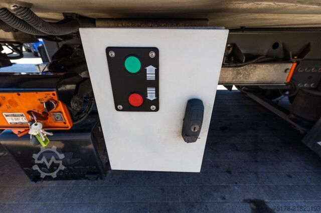 Refrigerated/freezer transport RENAULT D10 210 DXI // FRIGO CARRIER SUPRA 750+HAYON