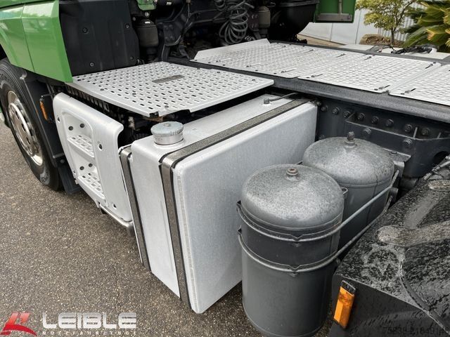 Heavy-duty truck DAF XF 530 6x4 SSC*70to*2xTank*Standklima*Leder*
