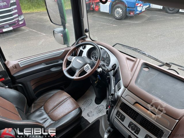 Heavy-duty truck DAF XF 530 6x4 SSC*70to*2xTank*Standklima*Leder*