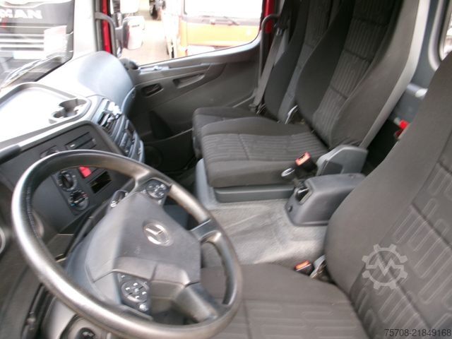 Three-way tipper van MERCEDES-BENZ 818 Atego*3Seit-Kipper*2x AHK*3.Sitz*Autom*Klima