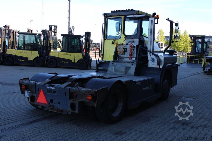 Terminal-Traktor MOL RM255 4X4