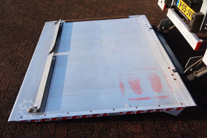 Refrigerated/freezer transport (closed box) Iveco Daily 35C16 Carrier Xarios 350 Koel+Vries+verwa...