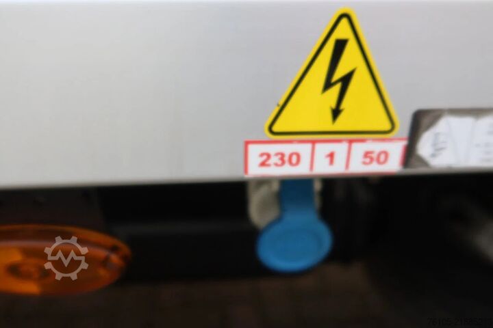 Refrigerated/freezer transport (closed box) Iveco Daily 35C16 Carrier Xarios 350 Koel+Vries+verwa...