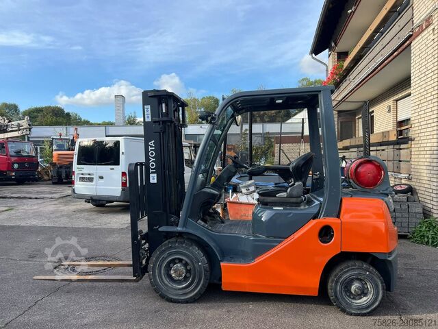 Frontstapler TOYOTA Tonero 02-8FGF25*2,5T*Zinkverstell*3 Meter*2019*