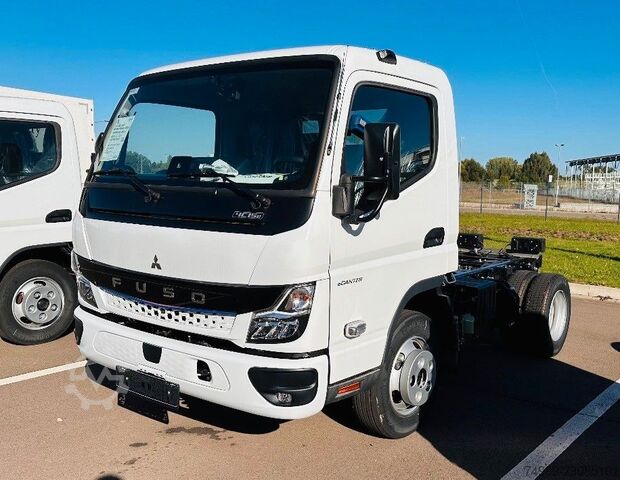 Transporter Fahrgestell FUSO Canter 4C15e Fahrgestell