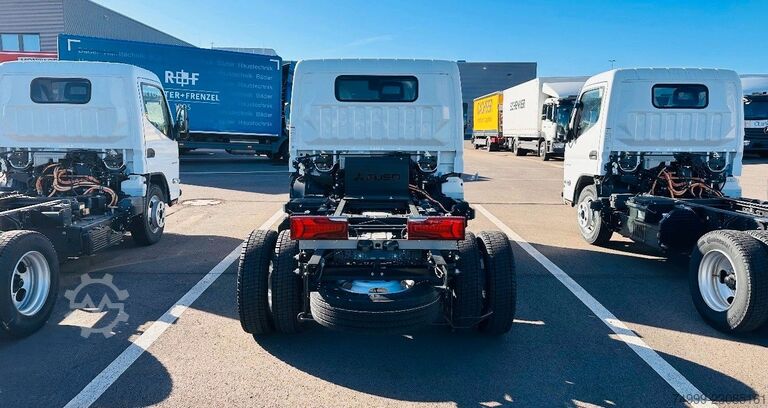 Transporter Fahrgestell FUSO Canter 4C15e Fahrgestell