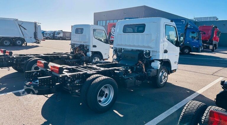 Transporter Fahrgestell FUSO Canter 4C15e Fahrgestell