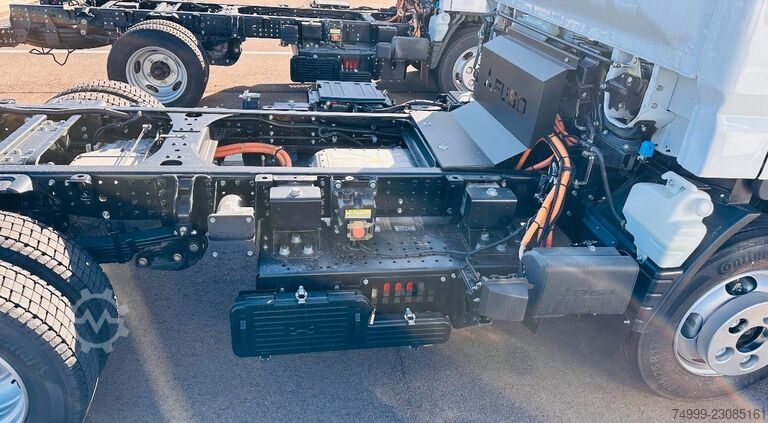 Transporter Fahrgestell FUSO Canter 4C15e Fahrgestell