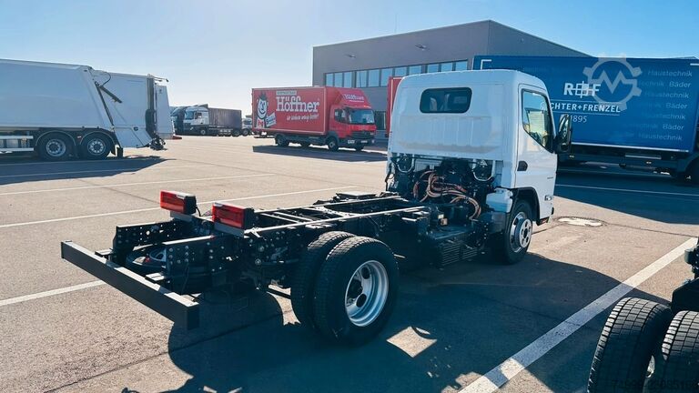 Transporter Fahrgestell FUSO Canter 4S15e Fahrgestell