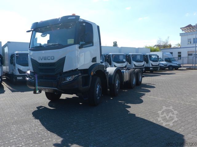 LKW-Fahrgestell IVECO T-Way AD410T54 8X4 Radstand.4250mm 2-Stück MY 25