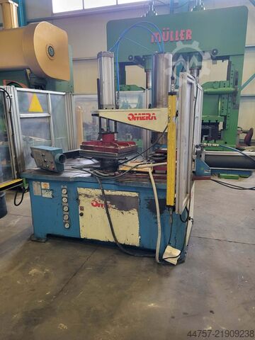 Forming / Trimming Machine OMERA Umform Beschneide maschine