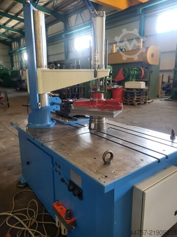 Forming / Trimming Machine OMERA  Umform Beschneide maschine R1000