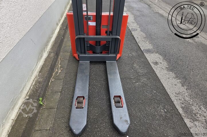 Manual stacker Linde ML 10