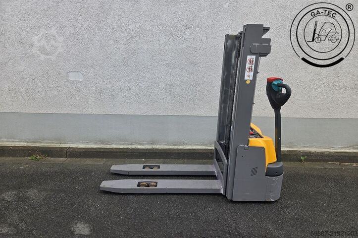 Manual stacker Jungheinrich EJCM10