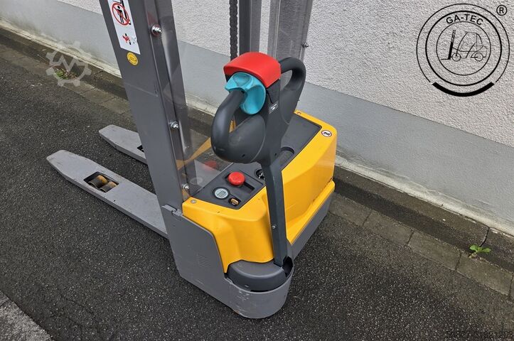 Manual stacker Jungheinrich EJCM10