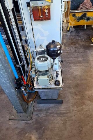 Vertical machining center / tool changer with 80 positions Matec 30 L
