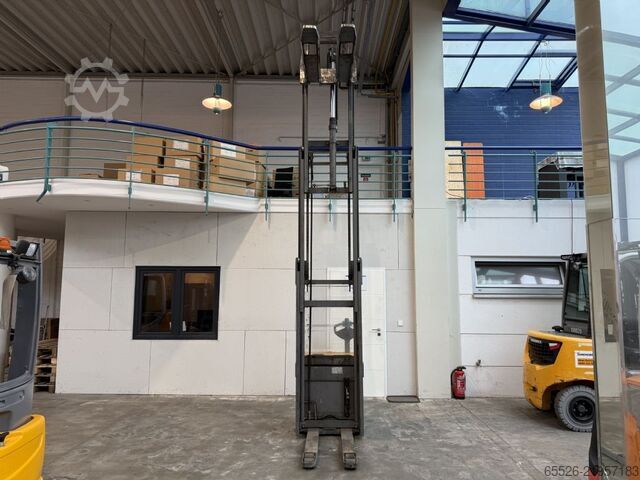High Lift stacker Jungheinrich EJC 220 G / 1716 Std. / Lack NEU