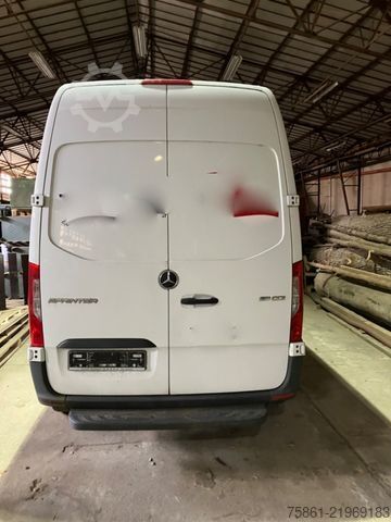 High top van MERCEDES-BENZ 311