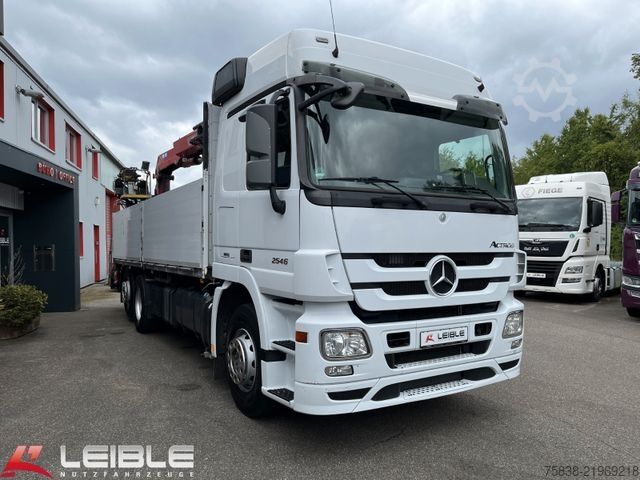 Flatbed truck MERCEDES-BENZ 2546*MP3*6x2*Euro5*HMF 2000L*Baustoff*Lift/Lenk*