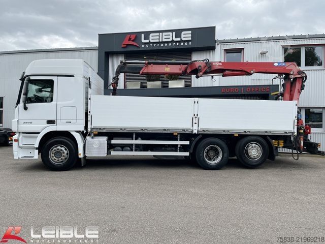 Flatbed truck MERCEDES-BENZ 2546*MP3*6x2*Euro5*HMF 2000L*Baustoff*Lift/Lenk*