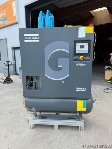 Screw compressor including refrigerant dryer Altlas Copco GA5FF