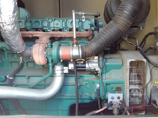 Box truck + VOLVO 180KVA generator set IVECO 