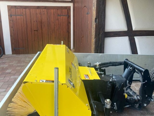 John Deere 52 Quick Hitch Broom John Deere 52 Quick Hitch Broom
