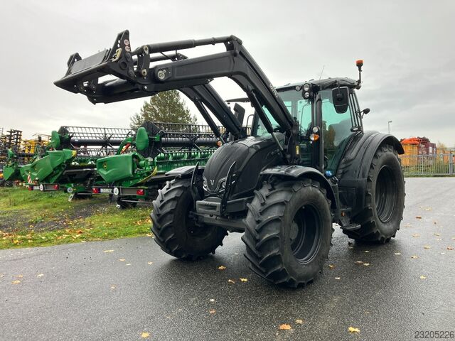 Valtra N175 mit Frontlader und Winterdienstausstattung Valtra N175 mit Frontlader und Winterdienstauss