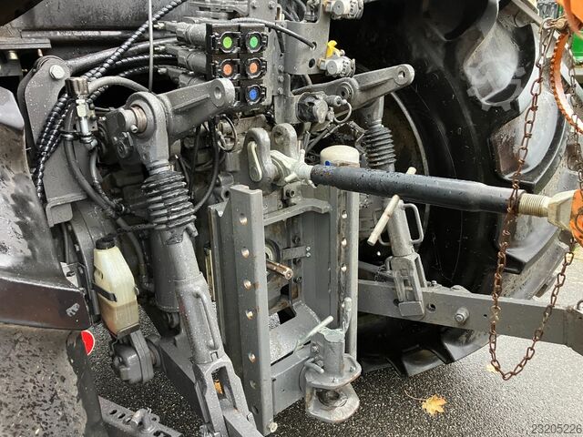 Valtra N175 mit Frontlader und Winterdienstausstattung Valtra N175 mit Frontlader und Winterdienstauss