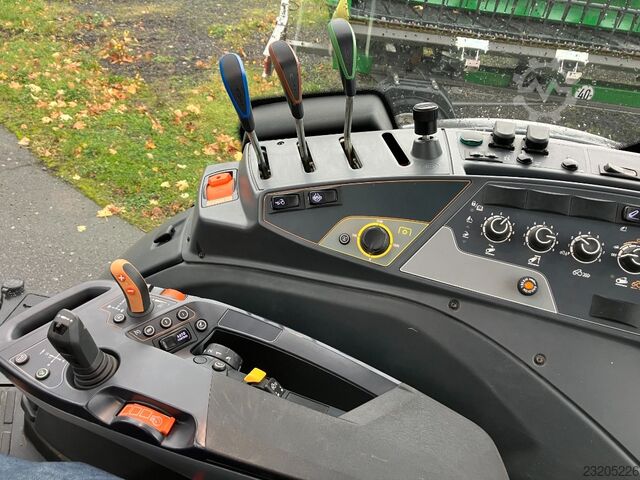 Valtra N175 mit Frontlader und Winterdienstausstattung Valtra N175 mit Frontlader und Winterdienstauss