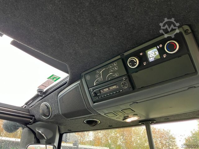 Valtra N175 mit Frontlader und Winterdienstausstattung Valtra N175 mit Frontlader und Winterdienstauss