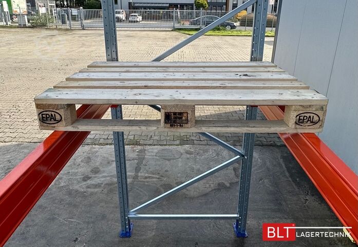 Heavy-duty shelf ca. 14 lfm. Palettenregale H: 350cm Fachlast: 3000 kg , 45 Palettenplätze