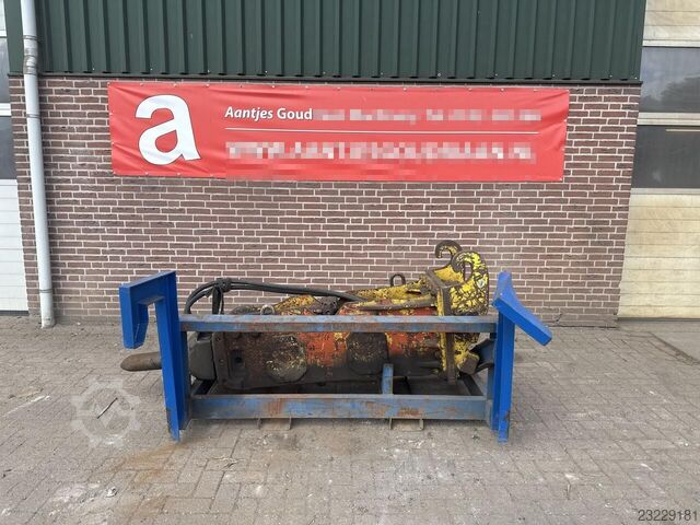 Hydraulic breaker  