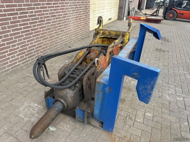 Hydraulic breaker  
