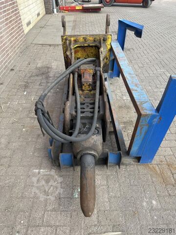 Hydraulic breaker  