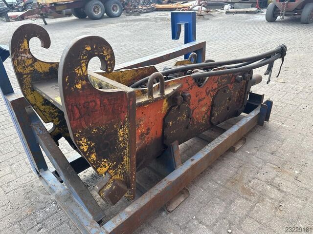 Hydraulic breaker  