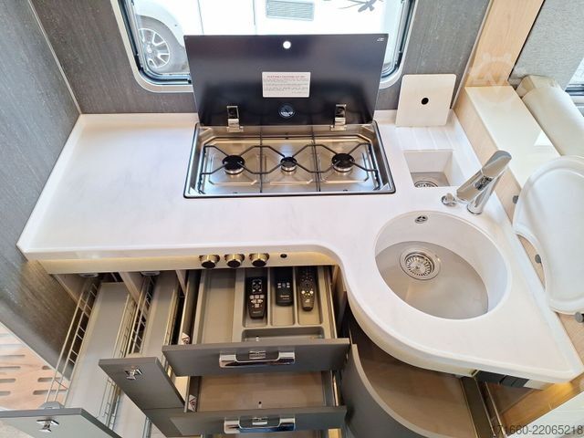 Integrated camper HYMER/ERIBA B-Klasse ML I BlackLine 880 5 Sitzplätze