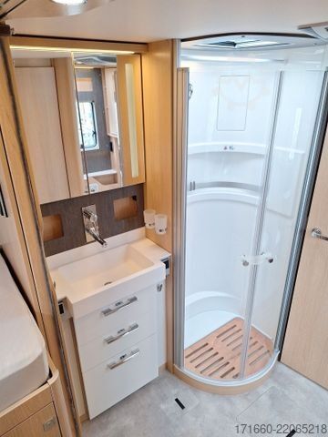 Integrated camper HYMER/ERIBA B-Klasse ML I BlackLine 880 5 Sitzplätze